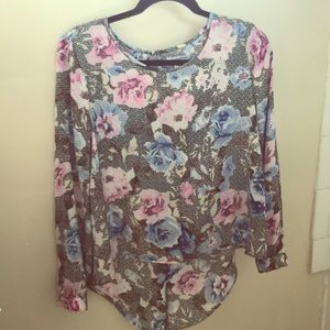 Glamorous Tops - Satin flowery blouse Glamorous Tops - Satin flowery blouse